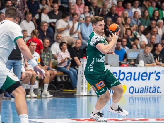 David Schmidt (Frisch Auf Goeppingen, 77) am Ball, Frisch Auf Goeppingen vs. Fuechse Berlin, Handball, 1. Bundesliga, Herren, Spielzeit 2025 2026, 03.09.2025, Frisch Auf Goeppingen vs. Fuechse Berlin, Handball, 1. Bundesliga, Herren, Spielzeit 2025 2026, 03.09.2025 Goeppingen Copyright: xEibner-Pressefoto MichaelxSchmidx EP_MST