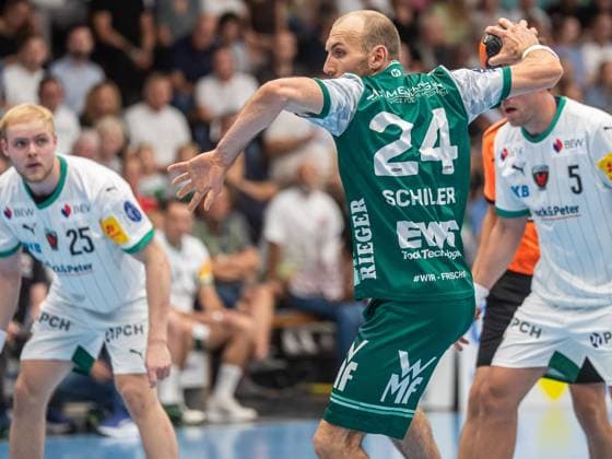 Marcel Schiller (Frisch Auf Goeppingen, 24) beim Siebenmeter, Frisch Auf Goeppingen vs. Fuechse Berlin, Handball, 1. Bundesliga, Herren, Spielzeit 2025 2026, 03.09.2025, Frisch Auf Goeppingen vs. Fuechse Berlin, Handball, 1. Bundesliga, Herren, Spielzeit 2025 2026, 03.09.2025 Goeppingen Copyright: xEibner-Pressefoto MichaelxSchmidx EP_MST