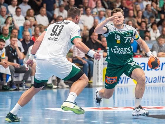 David Schmidt (Frisch Auf Goeppingen, 77) mit Tempo am Ball, Frisch Auf Goeppingen vs. Fuechse Berlin, Handball, 1. Bundesliga, Herren, Spielzeit 2025 2026, 03.09.2025, Frisch Auf Goeppingen vs. Fuechse Berlin, Handball, 1. Bundesliga, Herren, Spielzeit 2025 2026, 03.09.2025 Goeppingen Copyright: xEibner-Pressefoto MichaelxSchmidx EP_MST