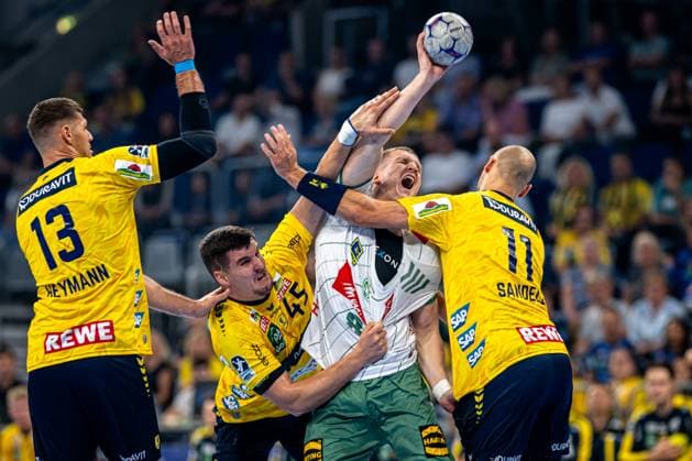 1. Handball-Bundesliga, DAIKIN HBL, Rhein-Neckar Löwen - GWD Minden; 03.09.2025 Karolis Antanavicius (8, TSV GWD Minden) Halil Jaganjac (45, Rhein Neckar Löwen) Arnor Snaer Oskarsson (11, Rhein Neckar Löwen) 1. Handball-Bundesliga, Rhein-Neckar Löwen – GWD Minden, Mannheim, SAP Arena, 03.09.2025 1. Handball-Bundesliga, Rhein-Neckar Löwen – GWD Minden, Mannheim, SAP Arena, 03.09.2025 Copyright: xBEAUTIFULxSPORTS Gelhardtx