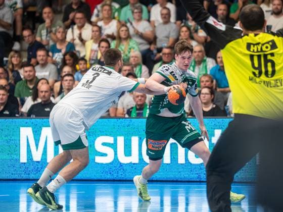 Oskar Neudeck (Frisch Auf Goeppingen, 02) im Zweikampf mit Fabian Wiede (Fuechse Berlin, 03), Frisch Auf Goeppingen vs. Fuechse Berlin, Handball, 1. Bundesliga, Herren, Spielzeit 2025 2026, 03.09.2025, Frisch Auf Goeppingen vs. Fuechse Berlin, Handball, 1. Bundesliga, Herren, Spielzeit 2025 2026, 03.09.2025 Goeppingen Copyright: xEibner-Pressefoto MichaelxSchmidx EP_MST