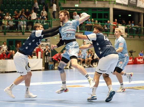 v.l. Gerdas Barbarskas (Bergischer HC 14), Antonio Metzner (HC Erlangen 27), Aron Seesing (Bergischer HC 49), Marek Nissen (HC Erlangen 06) Bergischer HC 06 vs. HC Erlangen, 2. Spieltag, Handball, DAIKIN HBL, Spielzeit 2025 2026, 03.09.2025 Bergischer HC 06 vs. HC Erlangen, 2. Spieltag, Handball, DAIKIN HBL, Spielzeit 2025 2026, 03.09.2025 Wuppertal Copyright: xEibner-Pressefoto ThomasxStoeckex EP_TSR