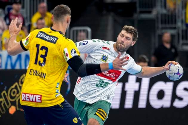 v.li.: Sebastian Heymann (RNL, 13), Malte Donker (GWD, 39), Zweikampf, Spielszene, Duell, duel, tackle, tackling, Dynamik, Action, Aktion, 03.09.2025, Mannheim (Deutschland), Handball, Bundesliga, Rhein-Neckar Löwen - TSV GWD Minden
