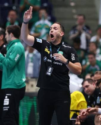 Leipzig, 04.09.2025, Arena Leipzig, Handball, Bundesliga, 2.Spieltag , SC DHfK Leipzig vs. TBV Lemgo , Im Bild; Trainer Raul Alonso, DHfK Leipzig. , Nur zur redaktionellen Nutzung. Only editorial use. , DHB HBL regulations prohibit any use of photographs as image sequences and or quasi-video. ,