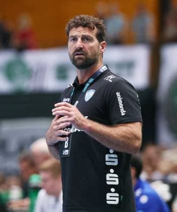 Leipzig, 04.09.2025, Arena Leipzig, Handball, Bundesliga, 2.Spieltag , SC DHfK Leipzig vs. TBV Lemgo , Im Bild; Trainer Florian Kehrmann, TBV Lemgo. , Nur zur redaktionellen Nutzung. Only editorial use. , DHB HBL regulations prohibit any use of photographs as image sequences and or quasi-video. ,