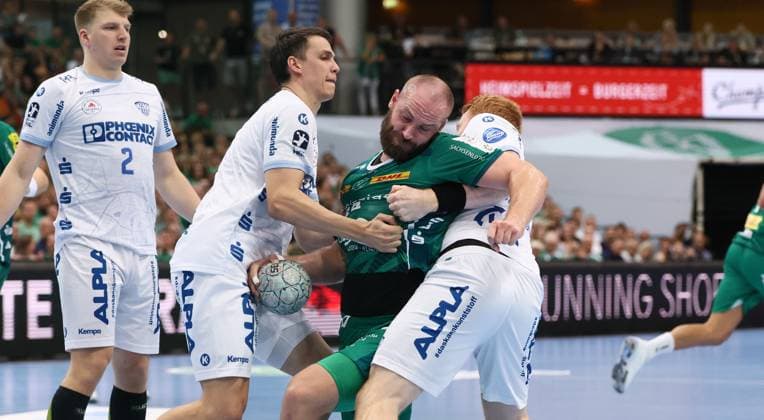 Leipzig, 04.09.2025, Arena Leipzig, Handball, Bundesliga, 2.Spieltag , SC DHfK Leipzig vs. TBV Lemgo , Im Bild von links; Lukas Hutecek ( 2, Lemgo), Frederik Simak ( 8, Lemgo), Moritz Preuss (24, Leipzig), Nicolai Theilinger ( 3, Lemgo). , Nur zur redaktionellen Nutzung. Only editorial use. , DHB HBL regulations prohibit any use of photographs as image sequences and or quasi-video. ,