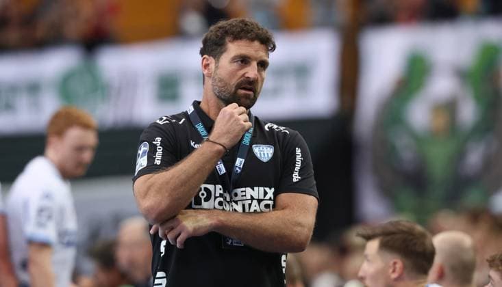 Leipzig, 04.09.2025, Arena Leipzig, Handball, Bundesliga, 2.Spieltag , SC DHfK Leipzig vs. TBV Lemgo , Im Bild; Trainer Florian Kehrmann, TBV Lemgo. , Nur zur redaktionellen Nutzung. Only editorial use. , DHB HBL regulations prohibit any use of photographs as image sequences and or quasi-video. ,