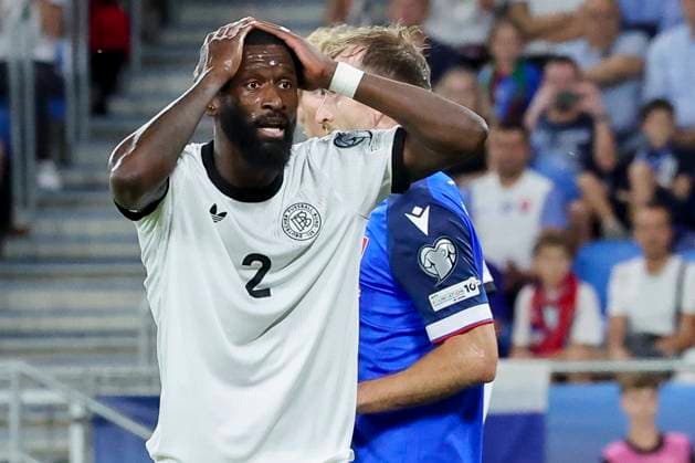 Antonio Ruediger (Germany) schaut enttaeuscht, FIFA World Cup, WM, Weltmeisterschaft, Fussball 2026 Qualifier, Slovakia v Germany, Narodny futbalovy Stadion am 04. September 2025 in Bratislava, Slowakei. (Foto von Marco Steinbrenner DeFodi Images) Antonio Ruediger (Germany) looks dejected, FIFA World Cup 2026 Qualifier, Slovakia v Germany, Narodny futbalovy Stadion, September 4, 2025 in Bratislava, Slovakia. (Photo by Marco Steinbrenner DeFodi Images)