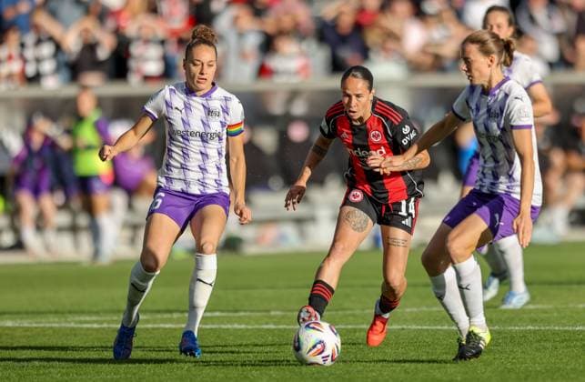 DEU, Frankfurt, Eintracht Frankfurt vs SGS Essen, Google Pixel Frauen Bundesliga DFB, Saison 2526, Stadion am Bretanobad, 1. Spieltag, im Bild v.l.n.r: Jacqueline Meißner (SGS Essen 16), GÃ raldine Reuteler (Eintracht Frankfurt 14) DFB DFL REGULATIONS PROHIBIT ANY USE OF PHOTOGRAPHS AS IMAGE SEQUENCES AND OR QUASI-VIDEO, 05.09.2025, Copyright: HMBxMedia HendrikxHamelau