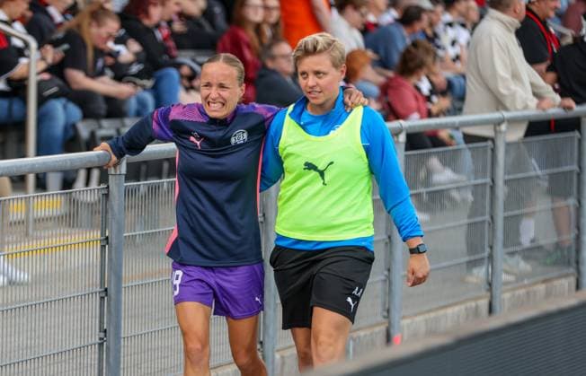 DEU, Frankfurt, Eintracht Frankfurt vs SGS Essen, Google Pixel Frauen Bundesliga DFB, Saison 2526, Stadion am Bretanobad, 1. Spieltag, im Bild: Beke Sterner (SGS Essen 19) verletzt und mit Schmerzen, Verletzung DFB DFL REGULATIONS PROHIBIT ANY USE OF PHOTOGRAPHS AS IMAGE SEQUENCES AND OR QUASI-VIDEO, 05.09.2025, Copyright: HMBxMedia HendrikxHamelau