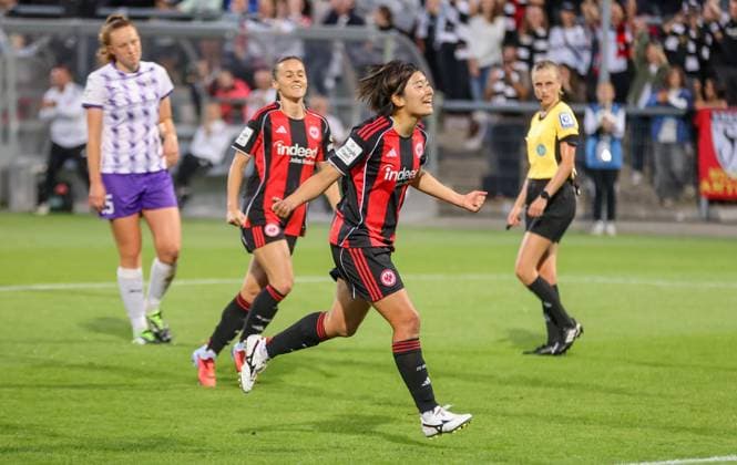 DEU, Frankfurt, Eintracht Frankfurt vs SGS Essen, Google Pixel Frauen Bundesliga DFB, Saison 2526, Stadion am Bretanobad, 1. Spieltag, im Bild: Remina Chiba (Eintracht Frankfurt 15) erzielt per Elfmeter das Tor zum 5:0, Jubel DFB DFL REGULATIONS PROHIBIT ANY USE OF PHOTOGRAPHS AS IMAGE SEQUENCES AND OR QUASI-VIDEO, 05.09.2025, Copyright: HMBxMedia HendrikxHamelau