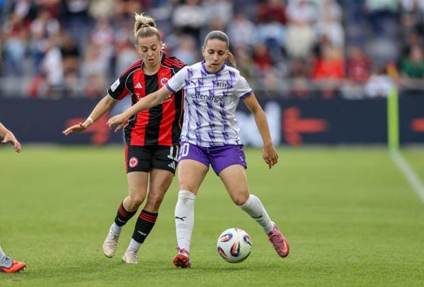 DEU, Frankfurt, Eintracht Frankfurt vs SGS Essen, Google Pixel Frauen Bundesliga DFB, Saison 2526, Stadion am Bretanobad, 1. Spieltag, im Bild v.l.n.r: Nina Lührßen (Eintracht Frankfurt 11), Leonie Köpp (SGS Essen 20) DFB DFL REGULATIONS PROHIBIT ANY USE OF PHOTOGRAPHS AS IMAGE SEQUENCES AND OR QUASI-VIDEO, 05.09.2025, Copyright: HMBxMedia HendrikxHamelau