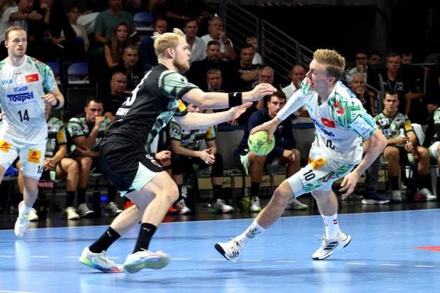 DEU, DHB, 1.HBL, Fuechse Berlin vs. SC Magdeburg, 06.09.2025, Max-Schmeling-Halle, Berlin, DEU, DHB, 1.HBL, Fuechse Berlin vs. SC Magdeburg, im Bild Matthes Langhoff (Fuechse Berlin 25), GISLI THORGEIR KRISTJANSSON (SC Magdeburg 10)