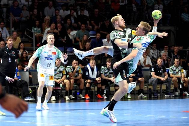 DEU, DHB, 1.HBL, Fuechse Berlin vs. SC Magdeburg, 06.09.2025, Max-Schmeling-Halle, Berlin, DEU, DHB, 1.HBL, Fuechse Berlin vs. SC Magdeburg, im Bild Matthes Langhoff (Fuechse Berlin 25), GISLI THORGEIR KRISTJANSSON (SC Magdeburg 10)