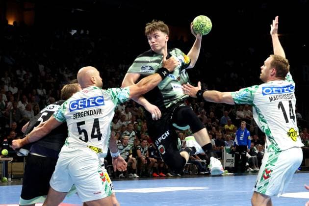DEU, DHB, 1.HBL, Fuechse Berlin vs. SC Magdeburg, 06.09.2025, Max-Schmeling-Halle, Berlin, DEU, DHB, 1.HBL, Fuechse Berlin vs. SC Magdeburg, im Bild Nils Lichtlein (Fuechse Berlin 17), Oscar Bergendahl (SC Magdeburg 54), Omar Ingi Magnusson (SC Magdeburg 14)