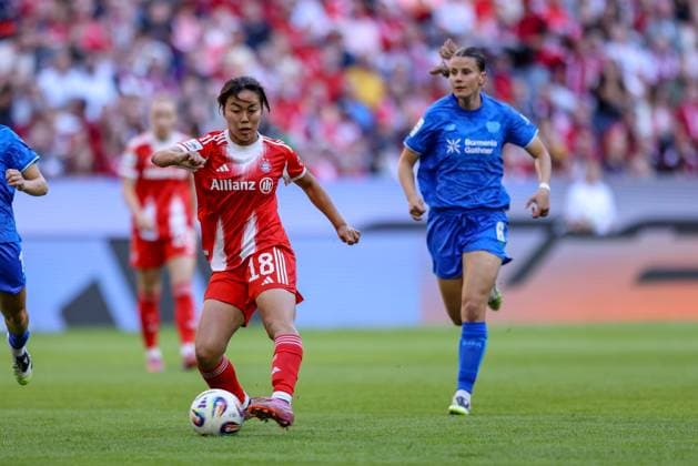 DEU, München, FC Bayern München vs Bayer Leverkusen, Google Pixel Frauen Bundesliga DFB, Saison 2526, Allianz Arena, 1. Spieltag, im Bild v.l.n.r: Momoko Tanikawa (Bayern München 18), Katharina Piljić (Bayer Leverkusen 6) DFB DFL REGULATIONS PROHIBIT ANY USE OF PHOTOGRAPHS AS IMAGE SEQUENCES AND OR QUASI-VIDEO, 06.09.2025, Copyright: HMBxMedia HendrikxHamelau