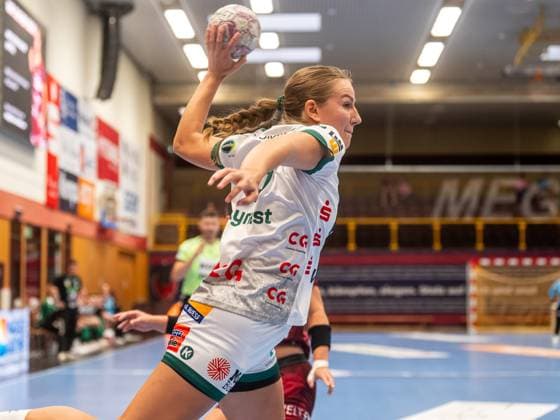 Ann Kynast (Frisch Auf Frauen, 05) setzt sich durch, HSG Bensheim Auerbach vs. Frisch Auf Goeppingen, Handball, 1. Bundesliga, Spielzeit 2025 2026, 06.09.2025 HSG Bensheim Auerbach vs. Frisch Auf Goeppingen, Handball, 1. Bundesliga, Spielzeit 2025 2026, 06.09.2025 Bensheim Copyright: xMichaelxSchmidt Eibner-Pressefotx EP_MST