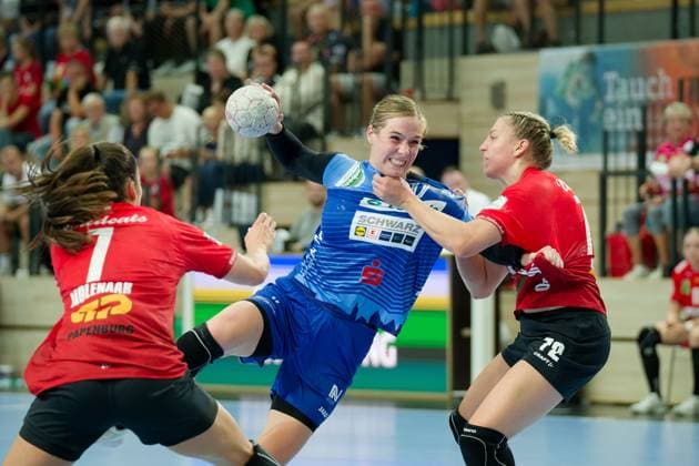 Engelina Alida Corona Molenaar (Halle, 7), Annefleur Bruggeman (Neckarsulm, 11), Ilona Kieffer (Halle, 72), SV Union Halle-Neustadt vs. Union Neckarsulm, Handball Bundesliga Frauen, Saison 2025 26, 2. Spieltag, 06.09.2025 Halle SWH Arena Sachsen-Anhalt Deutschland