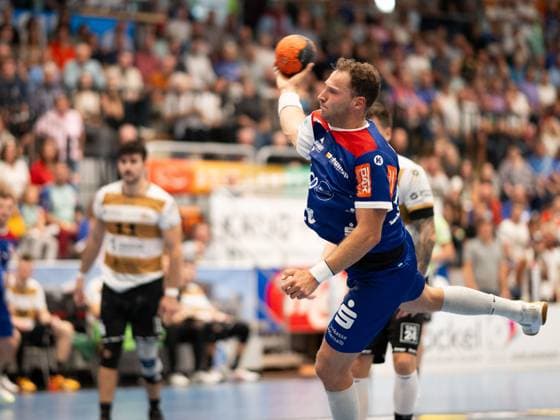 Tobias Heinzlemann (HBW Balingen Weilstetten, 28), am Kreis, HBW Balingen Weilstetten vs. HC Elbflorenz Dresden, Handball, 2. Bundesliga, 2. Spieltag, Saison 2025 2026, 06.09.2025 Eibner-Pressefoto Andreas Ulmer HBW Balingen Weilstetten vs. HC Elbflorenz Dresden, Handball, 2. Bundesliga, 2. Spieltag, Saison 2025 2026, 06.09.2025 Balingen Copyright: xEibner-Pressefoto AndreasxUlmerx EP_AUR
