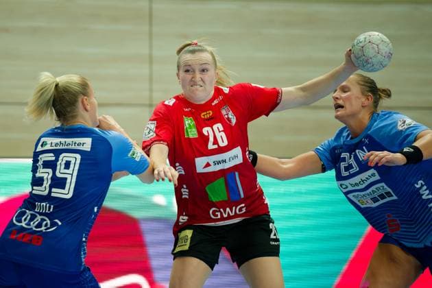 Antje Doell (Neckarsulm, 59), Cara Reuthal (Halle, 26), Munia Smits (Neckarsulm, 23), SV Union Halle-Neustadt vs. Union Neckarsulm, Handball Bundesliga Frauen, Saison 2025 26, 2. Spieltag, 06.09.2025 Halle SWH Arena Sachsen-Anhalt Deutschland