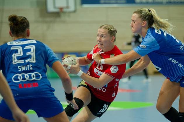 Munia Smits (Neckarsulm, 23), Marie Polakova (Halle, 23), Paulina Uscinowicz (Neckarsulm, 78), SV Union Halle-Neustadt vs. Union Neckarsulm, Handball Bundesliga Frauen, Saison 2025 26, 2. Spieltag, 06.09.2025 Halle SWH Arena Sachsen-Anhalt Deutschland