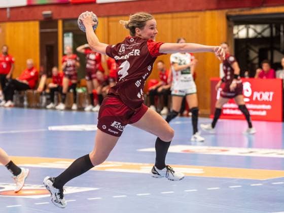 Amelie Berger (HSG Bensheim Auerbach, 03) beim Tempogegenstoss, HSG Bensheim Auerbach vs. Frisch Auf Goeppingen, Handball, 1. Bundesliga, Spielzeit 2025 2026, 06.09.2025 HSG Bensheim Auerbach vs. Frisch Auf Goeppingen, Handball, 1. Bundesliga, Spielzeit 2025 2026, 06.09.2025 Bensheim Copyright: xMichaelxSchmidt Eibner-Pressefotx EP_MST