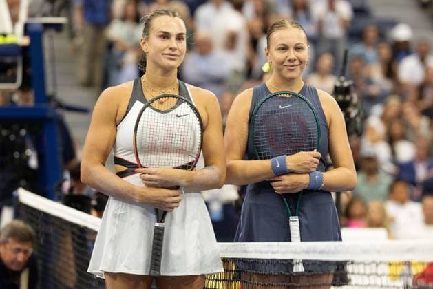 R-L. Amanda Anisimova (USA) und Aryna Sabalenka posen am Netz vor Spielbeginn, Damen Einzel, Ladies Singles, Endspiel, Final, US Open Championships 2025, USTA Billie Jean King National Tennis Center, Flushing Meadows, New York, USA .. R-L. Amanda Anisimova (USA) und Aryna Sabalenka posen am Netz vor Spielbeginn, Damen Einzel, Ladies Singles, Endspiel, Final, US Open Championships 2025, USTA Billie Jean King National Tennis Center, Flushing Meadows, New York, USA .. Copyright: xJuergenxHasenkopfx