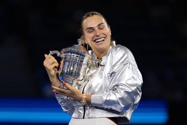 Siegerin Aryna Sabalenka mit dem Pokal, Trophäe, Damen Einzel, Ladies Singles, Endspiel, Final, US Open Championships 2025, USTA Billie Jean King National Tennis Center, Flushing Meadows, New York, USA .. Copyright: xJuergenxHasenkopfx