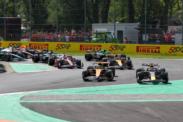 Start, Max Verstappen (Oracle Red Bull Racing 1), Lando Norris (McLaren Formula 1 Team 4), Oscar Piastri (McLaren Formula 1 Team 81), Charles Leclerc (Scuderia Ferrari HP 16), Rennen, Grosser Preis von Italien, Motorsport, Herren, Formel 1, 07.09.2025 Monza Lombardei Italien