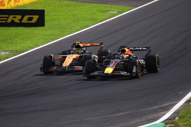 F1 - ITALIAN GRAND PRIX 2025 04 NORRIS Lando (gbr), McLaren F1 Team MCL39, action, 01 VERSTAPPEN Max (nld), Red Bull Racing RB21, action during the 2025 Formula 1 Pirelli Grand Premio d™Italia, 2025 Italian Grand Prix, 16th round of the 2025 FIA Formula One World Championship, WM, Weltmeisterschaft from September 5 to 7, 2025 on the Autodromo Nazionale Monza, in Monza, Italy - MonzaItaly Copyright: xXavixBonillax