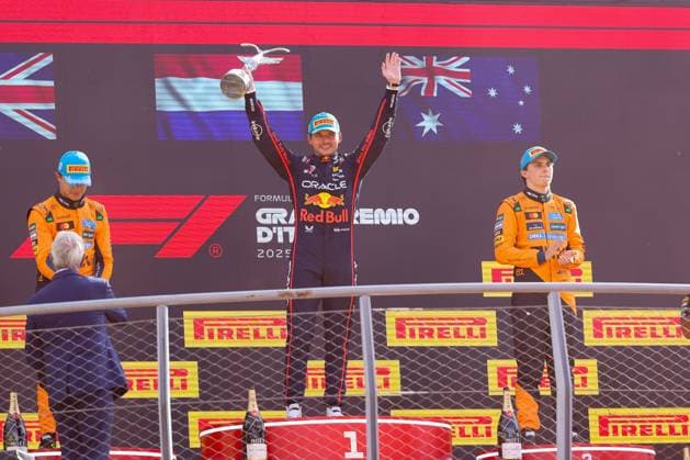l-r: 2 Platz Lando Norris (McLaren Formula 1 Team), Winner, Sieger, Max Verstappen (Oracle Red Bull Racing 1), 3 Platz Oscar Piastri (McLaren Formula 1 Team), Rennen, Grosser Preis von Italien, Motorsport, Herren, Formel 1, 07.09.2025 Monza Lombardei Italien