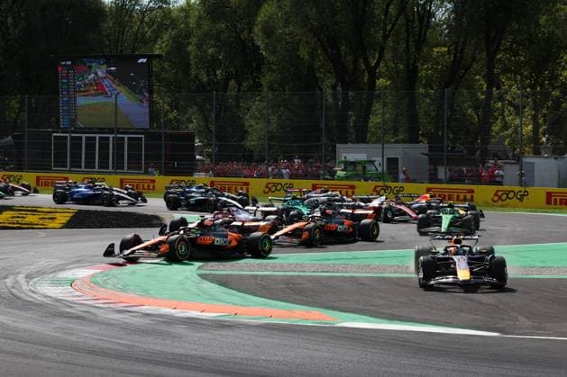 Start, 1 Max Verstappen (NLD, Oracle Red Bull Racing), 4 Lando Norris (GBR, McLaren F1 Team), 16 Charles Leclerc (MCO, Scuderia Ferrari HP), 81 Oscar Piastri (AUS, McLaren F1 Team), F1 Grand Prix of Italy at Autodromo Nazionale Monza on September 7, 2025 in Monza, Italy. (Photo by HOCH ZWEI) Monza Italy