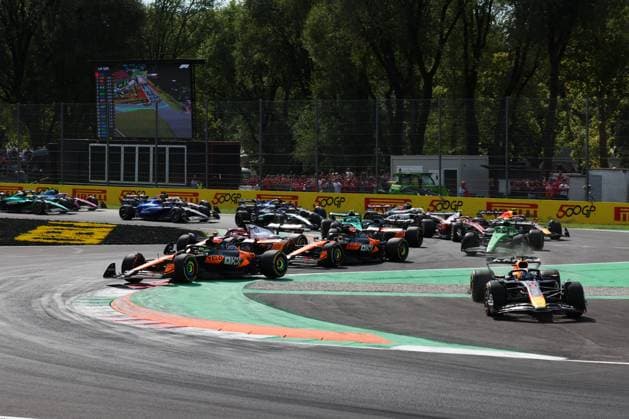 Start, 1 Max Verstappen (NLD, Oracle Red Bull Racing), 4 Lando Norris (GBR, McLaren F1 Team), 16 Charles Leclerc (MCO, Scuderia Ferrari HP), 81 Oscar Piastri (AUS, McLaren F1 Team), F1 Grand Prix of Italy at Autodromo Nazionale Monza on September 7, 2025 in Monza, Italy. (Photo by HOCH ZWEI) Monza Italy