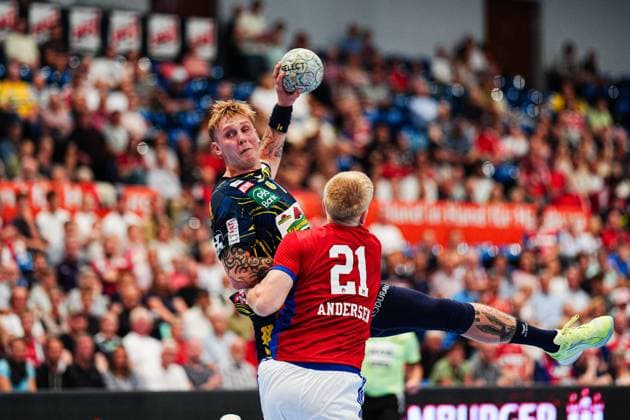 Edwin Aspenbaeck (Rhein-Neckar Loewen, 78), Frederik Bo Andersen (Handball Verein Hamburg, 21) GER, Handball Sport Verein Hamburg vs. Rhein-Neckar Loewen, Handball, 1. Bundesliga, Spieltag 3, Saison 2025 2026, 07.09.2025 GER, Handball Sport Verein Hamburg vs. Rhein-Neckar Loewen, Handball, 1. Bundesliga, Spieltag 3, Saison 2025 2026, 07.09.2025 Hamburg Copyright: xEibner-Pressefoto MarcelxvonxFehrnx EP_MFN