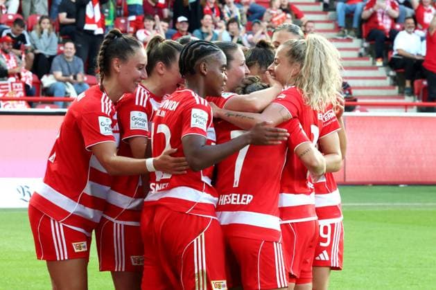 DEU, 2.BL, Frauen, 1.FC Union vs. 1.FC Nuernberg, 07.09.2025, Stadion Alte Foersterei, Berlin, DEU, 2.BL, Frauen, 1.FC Union vs. 1.FC Nuernberg, im Bild: 1:0 durch Elfmeter von Lisa Heiseler (1.FC Union Berlin 7), Union-Spielerinnenkreis DFL - regulations prohibit any use of Photographs as image sequences and or quasi-video