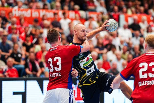 Moritz Sauter (Handball Verein Hamburg, 33), Lukas Sandell (Rhein-Neckar Loewen, 11) GER, Handball Sport Verein Hamburg vs. Rhein-Neckar Loewen, Handball, 1. Bundesliga, Spieltag 3, Saison 2025 2026, 07.09.2025 GER, Handball Sport Verein Hamburg vs. Rhein-Neckar Loewen, Handball, 1. Bundesliga, Spieltag 3, Saison 2025 2026, 07.09.2025 Hamburg Copyright: xEibner-Pressefoto MarcelxvonxFehrnx EP_MFN