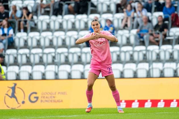 Selina Cerci (TSG Hoffenheim, 29) jubelt ueber das Tor zum 0:1. GER, TSG 1899 Hoffenheim vs FC Carl Zeiss Jena, Fussball Google Pixel Frauen Bundesliga, 1. Spieltag, Saison 2025 2026, 08.09.2025 DFB regulations prohibit any use of photographs as image sequences and or quasi-video GER, TSG 1899 Hoffenheim vs FC Carl Zeiss Jena, Fussball Google Pixel Frauen Bundesliga, 1. Spieltag, Saison 2025 2026, 08.09.2025 Jena Copyright: xEibner-Pressefoto Memmlerx EP_MMR