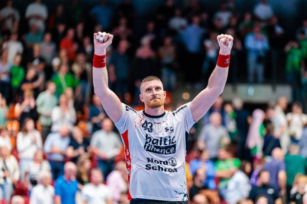 Blaz Blagotinsek (SG Flensburg-Handewitt, 43) jubelt freut sich nach 27:40 Sieg GER, GWD Minden vs. SG Flensburg-Handewitt, Handball, 1. Bundesliga, 3. Spieltag, Spielzeit 2025 2026, 08.09.2025 GER, GWD Minden vs. SG Flensburg-Handewitt, Handball, 1. Bundesliga, 3. Spieltag, Spielzeit 2025 2026, 08.09.2025 Luebbecke Copyright: xEibner-Pressefoto JanxRollingerx EP_JSK