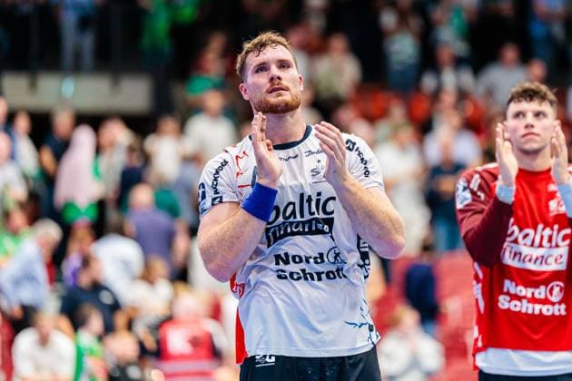 Johannes Golla (SG Flensburg-Handewitt, 04) jubelt freut sich nach 27:40 Sieg GER, GWD Minden vs. SG Flensburg-Handewitt, Handball, 1. Bundesliga, 3. Spieltag, Spielzeit 2025 2026, 08.09.2025 GER, GWD Minden vs. SG Flensburg-Handewitt, Handball, 1. Bundesliga, 3. Spieltag, Spielzeit 2025 2026, 08.09.2025 Luebbecke Copyright: xEibner-Pressefoto JanxRollingerx EP_JSK