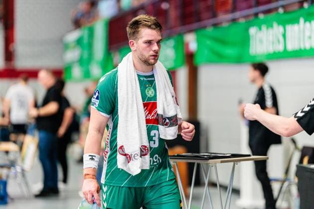 Ian Weber (GWD Minden, 13) ist enttaeuscht traurig nach 27:40 Niederlage GER, GWD Minden vs. SG Flensburg-Handewitt, Handball, 1. Bundesliga, 3. Spieltag, Spielzeit 2025 2026, 08.09.2025 GER, GWD Minden vs. SG Flensburg-Handewitt, Handball, 1. Bundesliga, 3. Spieltag, Spielzeit 2025 2026, 08.09.2025 Luebbecke Copyright: xEibner-Pressefoto JanxRollingerx EP_JSK