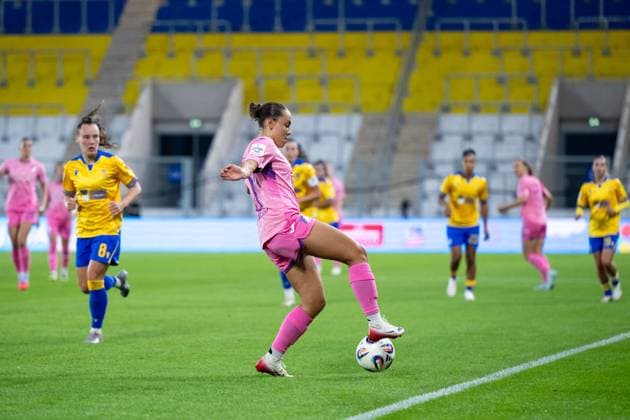 Linda Natter (TSG Hoffenheim, 11) am Ball GER, TSG 1899 Hoffenheim vs FC Carl Zeiss Jena, Fussball Google Pixel Frauen Bundesliga, 1. Spieltag, Saison 2025 2026, 08.09.2025 DFB regulations prohibit any use of photographs as image sequences and or quasi-video GER, TSG 1899 Hoffenheim vs FC Carl Zeiss Jena, Fussball Google Pixel Frauen Bundesliga, 1. Spieltag, Saison 2025 2026, 08.09.2025 Jena Copyright: xEibner-Pressefoto Memmlerx EP_MMR
