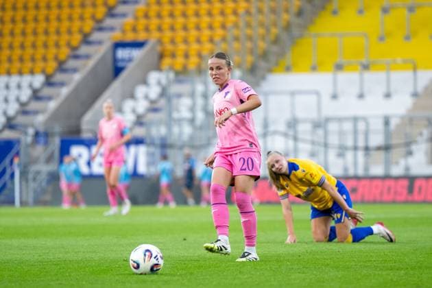 Laura Gloning (TSG Hoffenheim, 20) am Ball, GER, TSG 1899 Hoffenheim vs FC Carl Zeiss Jena, Fussball Google Pixel Frauen Bundesliga, 1. Spieltag, Saison 2025 2026, 08.09.2025 DFB regulations prohibit any use of photographs as image sequences and or quasi-video GER, TSG 1899 Hoffenheim vs FC Carl Zeiss Jena, Fussball Google Pixel Frauen Bundesliga, 1. Spieltag, Saison 2025 2026, 08.09.2025 Jena Copyright: xEibner-Pressefoto Memmlerx EP_MMR