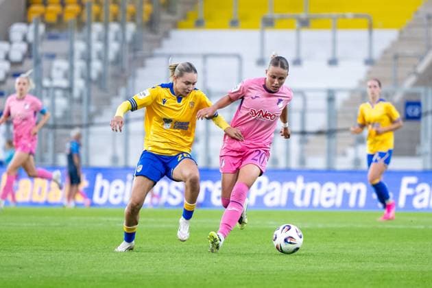 Laura Gloning (TSG Hoffenheim, 20) im Zweikampf mit Emily Reske (Carl Zeiss Jena, 28), GER, TSG 1899 Hoffenheim vs FC Carl Zeiss Jena, Fussball Google Pixel Frauen Bundesliga, 1. Spieltag, Saison 2025 2026, 08.09.2025 DFB regulations prohibit any use of photographs as image sequences and or quasi-video GER, TSG 1899 Hoffenheim vs FC Carl Zeiss Jena, Fussball Google Pixel Frauen Bundesliga, 1. Spieltag, Saison 2025 2026, 08.09.2025 Jena Copyright: xEibner-Pressefoto Memmlerx EP_MMR