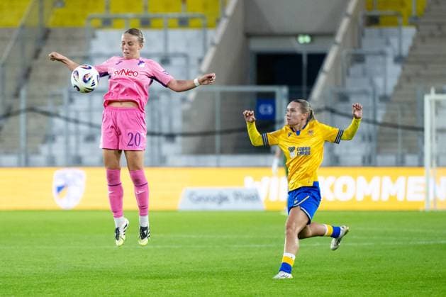Laura Gloning (TSG Hoffenheim, 20) am Ball, daneben Emily Reske (Carl Zeiss Jena, 28), GER, TSG 1899 Hoffenheim vs FC Carl Zeiss Jena, Fussball Google Pixel Frauen Bundesliga, 1. Spieltag, Saison 2025 2026, 08.09.2025 DFB regulations prohibit any use of photographs as image sequences and or quasi-video GER, TSG 1899 Hoffenheim vs FC Carl Zeiss Jena, Fussball Google Pixel Frauen Bundesliga, 1. Spieltag, Saison 2025 2026, 08.09.2025 Jena Copyright: xEibner-Pressefoto Memmlerx EP_MMR