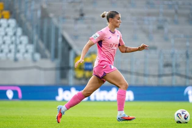 Selina Cerci (TSG Hoffenheim, 29) am Ball, GER, TSG 1899 Hoffenheim vs FC Carl Zeiss Jena, Fussball Google Pixel Frauen Bundesliga, 1. Spieltag, Saison 2025 2026, 08.09.2025 DFB regulations prohibit any use of photographs as image sequences and or quasi-video GER, TSG 1899 Hoffenheim vs FC Carl Zeiss Jena, Fussball Google Pixel Frauen Bundesliga, 1. Spieltag, Saison 2025 2026, 08.09.2025 Jena Copyright: xEibner-Pressefoto Memmlerx EP_MMR