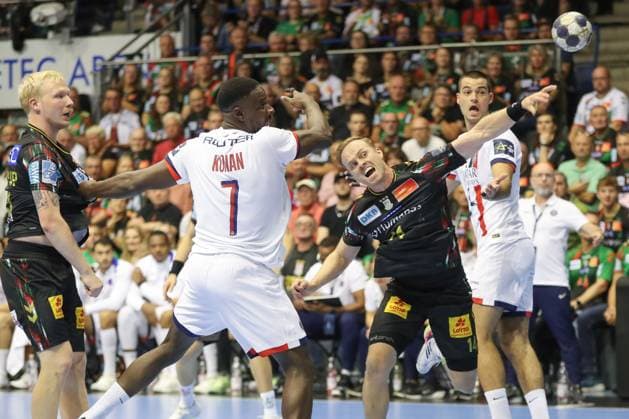 10.09.2025, xgox, Handball, EHF Champions League, SC Magdeburg - Paris Saint Germain v.l. Magnus Saugstrup (Magdeburg, 23) , Karl Konan (Paris, 7), Omar Ingi Magnusson (Magdeburg, 14), Zweikampf, Duell, Kampf, tackle Magdeburg