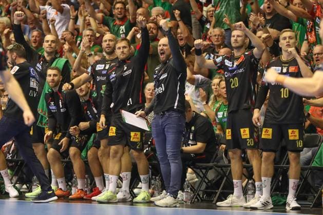 10.09.2025, xgox, Handball, EHF Champions League, SC Magdeburg - Paris Saint Germain v.l. Yves Grafenhorst (Magdeburg, Co-Trainer), Albin Lagergren (Magdeburg, 21) Jubel, Torjubel, jubelt ueber das Tor, celebrate the goal, celebration Magdeburg