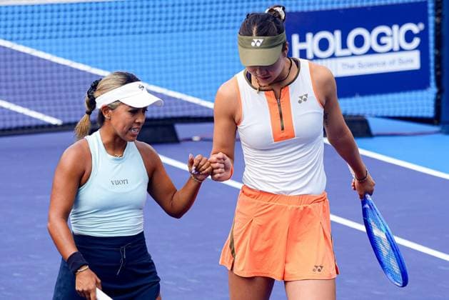 RECORD DATE NOT STATED WTA, Tennis Damen GUADALAJARA 250 OPEN WTA GUADALAJARA 250 OPEN ANEY GLEASON VS SANTAMARIA TANG 10092025 GUADALAJARA, JALISCO. Action photo of Sabrina Santamaria and Quianhui Tang, during day 3 the WTA Guadalajara 250 Open, held at the Centro Panamericano de Tenis of Guadalajara, Jalisco, Mexico. Foto de accion de Sabrina Santamaria y Quianhui Tang, durante el dia 3 del WTA Guadalajara 250 Open, celebrado en el Centro Panamericano de Tenis de Guadalajara, Jalisco, Mexico PHOTO BY IMAGENSHOP AGENCIA FOTOGRAFICA GUADALAJARA JALISCO MEXICO Copyright: xIMAGENSHOPxAGENCIAxFOTOGRAFICAx