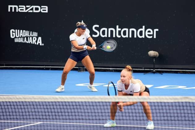 WTA, Tennis Damen GUADALAJARA 250 OPEN, WTA GUADALAJARA 250 OPEN KOZYREVA SHYMANOVICH VS NICOLESCU OSORIO 10092025 GUADALAJARA, JALISCO. Action photo of Maria Kozyreva and Iryna Shymanovich, during day 3 the WTA Guadalajara 250 Open, held at the Centro Panamericano de Tenis of Guadalajara, Jalisco, Mexico. Foto de accion de Maria Kozyreva e Iryna Shymanovich, durante el dia 3 del WTA Guadalajara 250 Open, celebrado en el Centro Panamericano de Tenis de Guadalajara, Jalisco, Mexico PHOTO BY IMAGENSHOP AGENCIA FOTOGRAFICA GUADALAJARA JALISCO MEXICO Copyright: xIMAGENSHOPxAGENCIAxFOTOGRAFICAx
