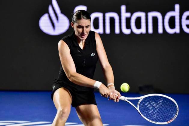 WTA, Tennis Damen GUADALAJARA 250 OPEN WTA GUADALAJARA 250 OPEN MARTENS VS JACQUEMOT 10092025 GUADALAJARA, JALISCO. Action photo of Elsa Jacquemot of France, during day 3 the WTA Guadalajara 250 Open, held at the Centro Panamericano de Tenis of Guadalajara, Jalisco, Mexico. Foto de accion de Elsa Jacquemot de Francia, durante el dia 3 del WTA Guadalajara 250 Open, celebrado en el Centro Panamericano de Tenis de Guadalajara, Jalisco, Mexico PHOTO BY IMAGENSHOP AGENCIA FOTOGRAFICA GUADALAJARA JALISCO MEXICO Copyright: xIMAGENSHOPxAGENCIAxFOTOGRAFICAx